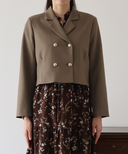 BLUEEAST（ブルーイースト）の「金ボタンショートテーラードジャケット（テーラードジャケット・レディース・ブラック/グレー/ブラウン・MEDIUM/LARGE）」の12枚目の写真