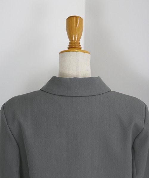 BLUEEAST（ブルーイースト）の「金ボタンショートテーラードジャケット（テーラードジャケット・レディース・ブラック/グレー/ブラウン・MEDIUM/LARGE）」の5枚目の写真