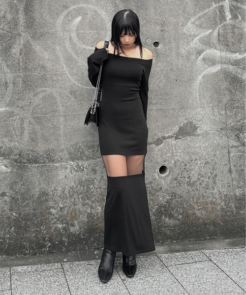LVEU.(ラブユ.)の「【LVEU.】シアードッキングオフショルダーワンピース / ワンピース ロング シアー シースルー フレアカフス 切替え 肌見せ オフショルー オフショルダー モード ブラック(ワンピース・レディース・ブラック・FREE)」の7枚目の写真