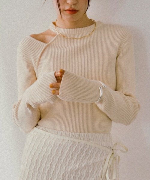 DRWCYS(ドロシーズ)の「カットアウトリブニットトップス(ニット/セーター・レディース・ミント/ブラウン/レッド/グレー/アイボリー/ブラック/ライトブルー・FREE)」の1枚目の写真