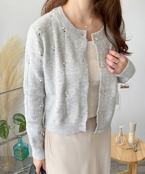 Amulet(アミュレット)の「パールが可愛い◎ トップスとしても羽織としても春の主役に!フェイクパール付きニットカーディガン(カーディガン/ボレロ・レディース・グレー/ブルー/アイボリー・FREE)」の17枚目の写真