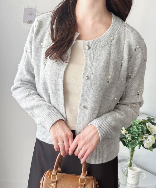 Amulet(アミュレット)の「パールが可愛い◎ トップスとしても羽織としても春の主役に!フェイクパール付きニットカーディガン(カーディガン/ボレロ・レディース・グレー/ブルー/アイボリー・FREE)」の16枚目の写真