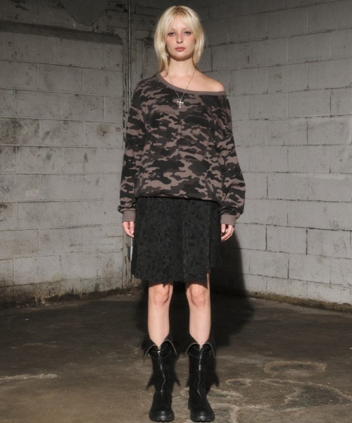 Midnight Move(ミッドナイトムーブ)の「A'GEM/9 × .kom 『MIDNIGHT MOVE/ミッドナイトムーブ』 camo 89 rivet mtm/カモフラ リベットスウェット(スウェット・レディース・カーキ/グレー・FREE)」の5枚目の写真