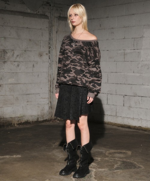Midnight Move(ミッドナイトムーブ)の「A'GEM/9 × .kom 『MIDNIGHT MOVE/ミッドナイトムーブ』 camo 89 rivet mtm/カモフラ リベットスウェット(スウェット・レディース・カーキ/グレー・FREE)」の4枚目の写真