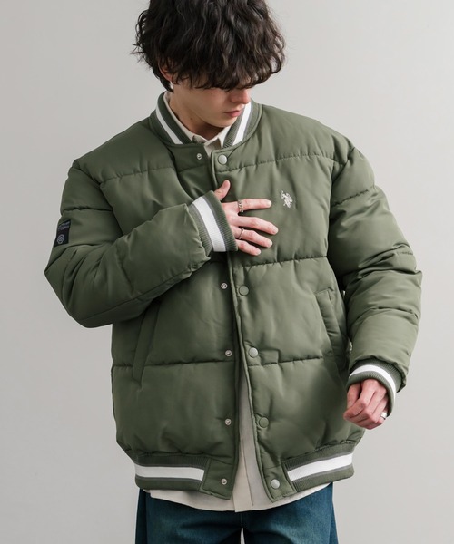 U.S. POLO ASSN.(ユーエスポロアッスン)の「U.S. POLO ASSN. ユーエスポロアッスン PADDED VARSITY JACKET オーバーサイズワンポイントロゴ刺繍中綿スタジャン / 配色切替パデッドジャケット(スタジャン・メンズ・カーキ/ホワイト×ネイビー/カーキ系/ネイビー・M/L/LL)」の11枚目の写真