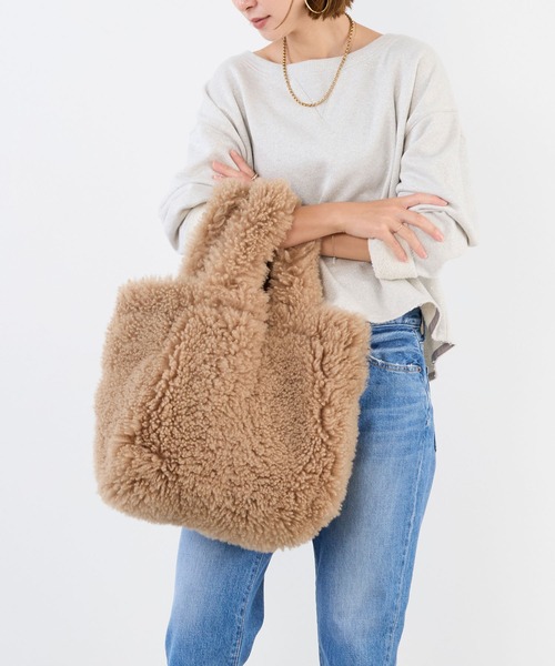 Lisa Conte(リサコンテ)の「【Lisa Conte'】リバーシブルムートンバッグ-AZZURRA(ハンドバッグ・レディース・ベージュ・FREE)」の1枚目の写真