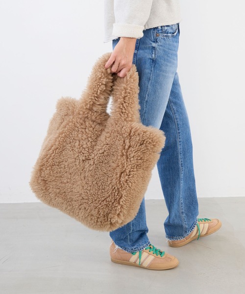 Lisa Conte(リサコンテ)の「【Lisa Conte'】リバーシブルムートンバッグ-AZZURRA(ハンドバッグ・レディース・ベージュ・FREE)」の3枚目の写真