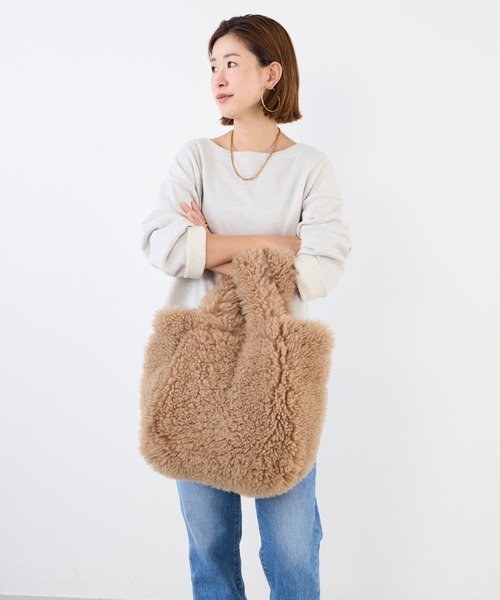 Lisa Conte(リサコンテ)の「【Lisa Conte'】リバーシブルムートンバッグ-AZZURRA(ハンドバッグ・レディース・ベージュ・FREE)」の5枚目の写真