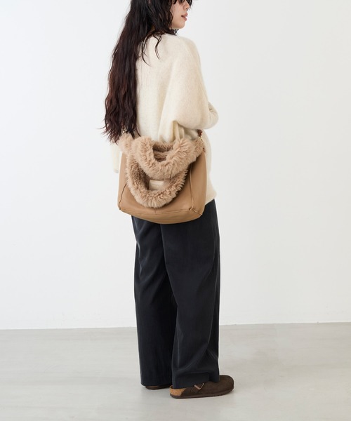 Lisa Conte(リサコンテ)の「【Lisa Conte'】リバーシブルムートンバッグ-AZZURRA(ハンドバッグ・レディース・ベージュ・FREE)」の6枚目の写真
