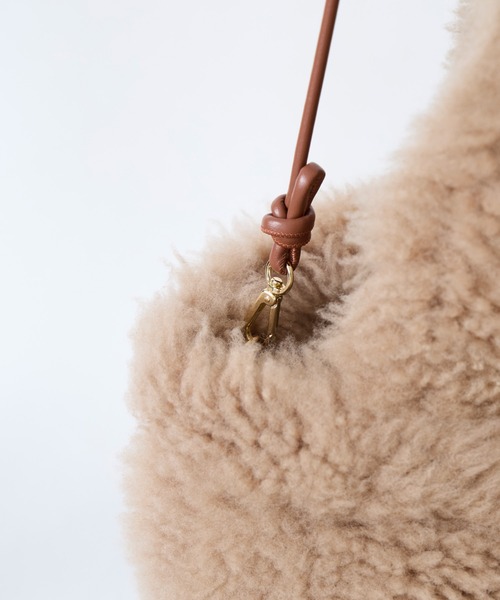 Lisa Conte(リサコンテ)の「【Lisa Conte'】リバーシブルムートンバッグ-AZZURRA(ハンドバッグ・レディース・ベージュ・FREE)」の11枚目の写真