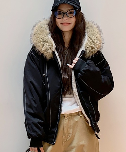 LAFFMO(ラフモ)の「裏ボアフード付きジップアップブルゾン(ブルゾン・レディース・ブラック/グリーン・M/L)」の4枚目の写真