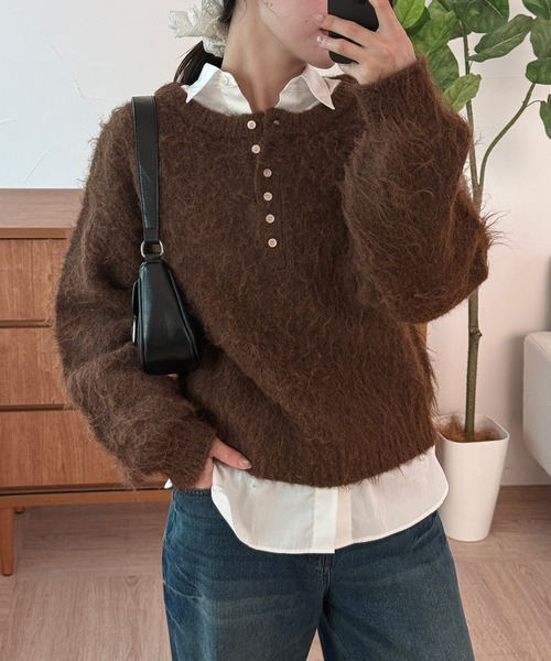 イチアンティークス　ブラウン　チャコール　ニット MUHET（ミュエータ）の「henley neck shaggy knit pullover / ヘンリー