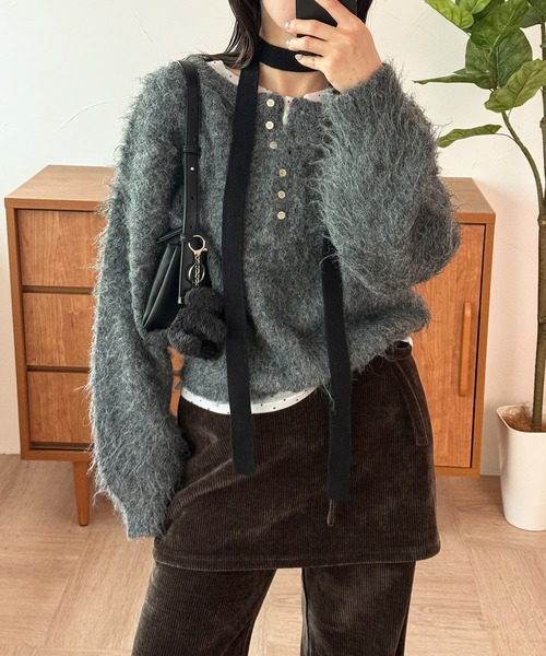MUHET(ミュエータ)の「henley neck shaggy knit pullover / ヘンリーネックシャギーニット(ニット/セーター・レディース・チャコールグレー/ブラウン/ネイビー・FREE)」の14枚目の写真