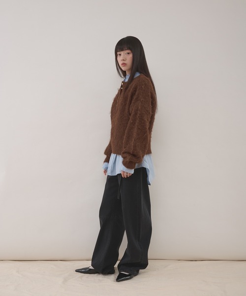 MUHET(ミュエータ)の「henley neck shaggy knit pullover / ヘンリーネックシャギーニット(ニット/セーター・レディース・チャコールグレー/ブラウン/ネイビー・FREE)」の11枚目の写真