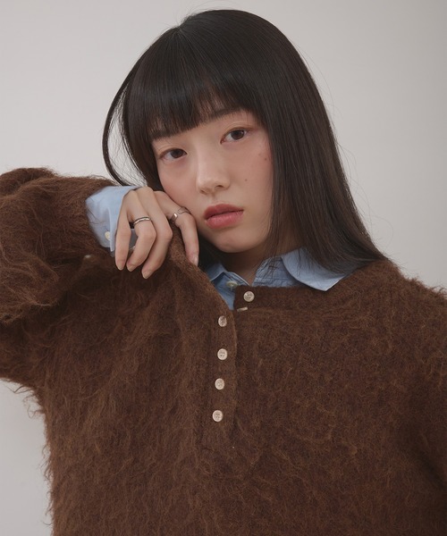 MUHET(ミュエータ)の「henley neck shaggy knit pullover / ヘンリーネックシャギーニット(ニット/セーター・レディース・チャコールグレー/ブラウン/ネイビー・FREE)」の6枚目の写真