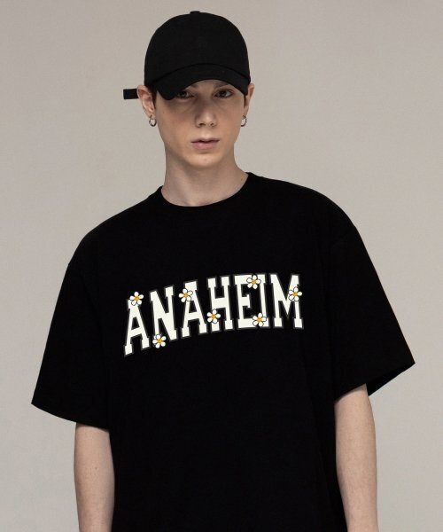 GRAVER（グレーバー）の「[UNISEX] ANAHEIMロゴフラワースマイルバンファルティ_ブラック（Tシャツ/カットソー・レディース・ブラック・LARGE/MEDIUM/SMALL/X-LARGE）」の2枚目の写真