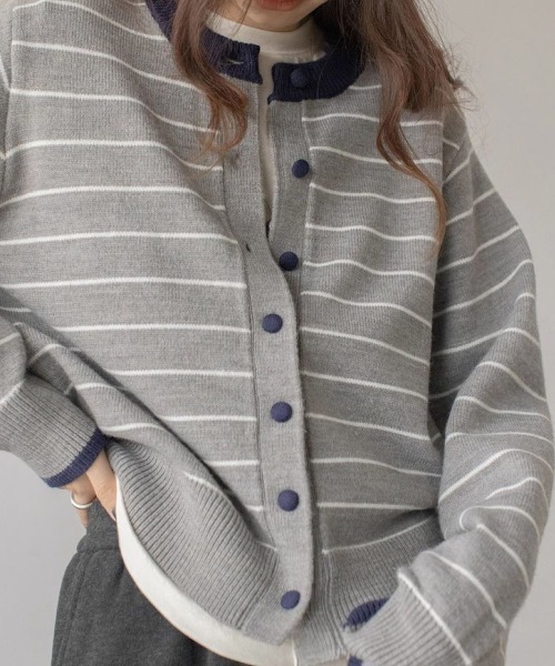 LADY LIKE(レディライク)の「配色ボタン丸首ボーダーカーディガン(カーディガン/ボレロ・レディース・ブラック/アイボリー/グレー・M)」の4枚目の写真