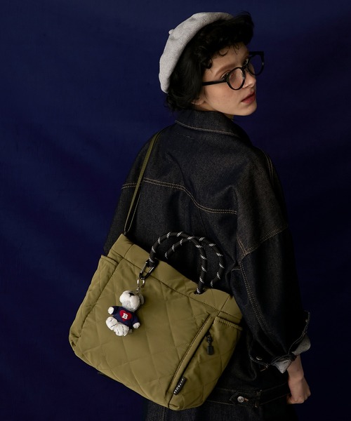 BONLECILL Marche(ボンルシールマルシェ)の「【BONLECILL Marche】《大容量/A4》2wayナイロンキルティングトートバッグ/ショルダーバッグ(トートバッグ・レディース・ブラック/グレー/アイボリー/カーキ・FREE)」の4枚目の写真