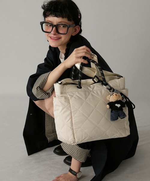 BONLECILL Marche(ボンルシールマルシェ)の「【BONLECILL Marche】《大容量/A4》2wayナイロンキルティングトートバッグ/ショルダーバッグ(トートバッグ・レディース・ブラック/グレー/アイボリー/カーキ・FREE)」の9枚目の写真