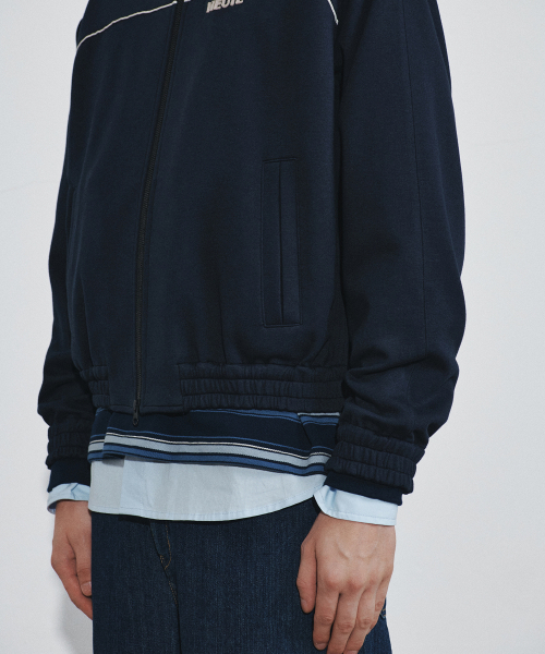 HEUTE（ホイテ）の「OLIVER TRACK JACKET (NAVY)（ナイロンジャケット・メンズ・ネイビー・MEDIUM）」の6枚目の写真