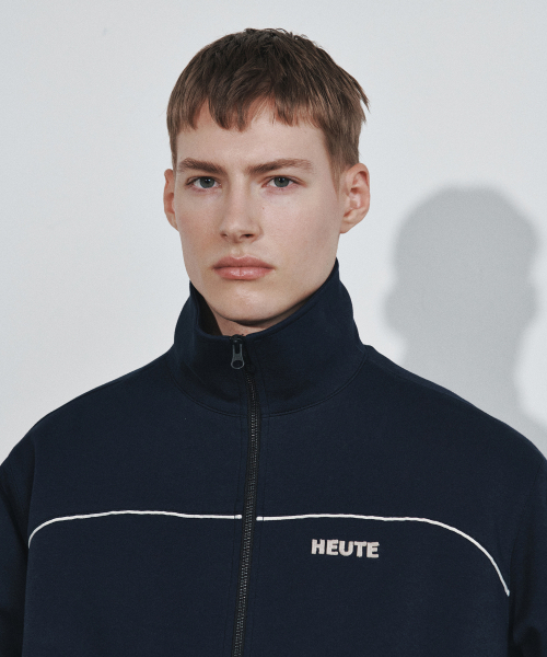 HEUTE（ホイテ）の「OLIVER TRACK JACKET (NAVY)（ナイロンジャケット・メンズ・ネイビー・MEDIUM）」の7枚目の写真