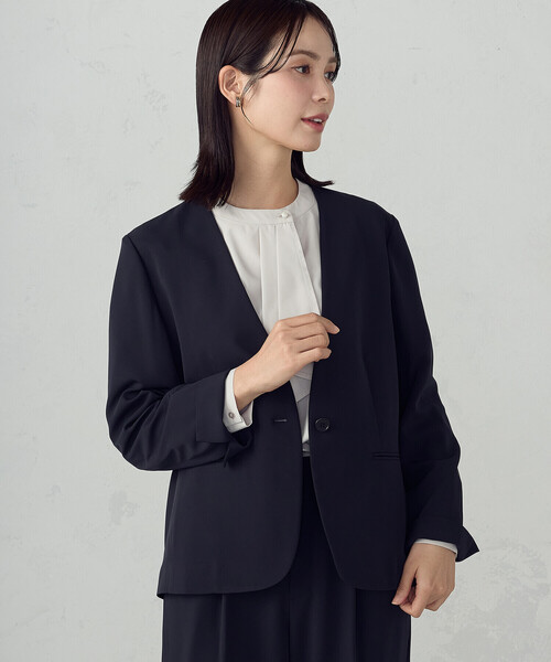 COMME CA ISM(コムサイズム)の「【宮城舞さん着用】【セットアップ対応】ポリエステルツイル ノーカラージャケット(ノーカラージャケット・レディース・グレー/ネイビー・X-SMALL/SMALL/MEDIUM/LARGE/X-LARGE)」の1枚目の写真