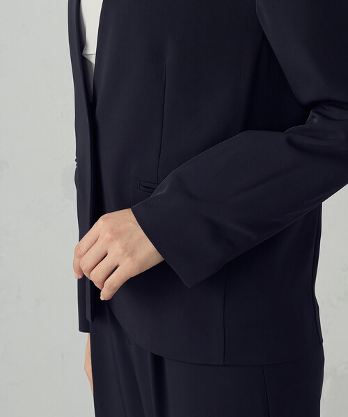 COMME CA ISM(コムサイズム)の「【セットアップ対応】ポリエステルツイル ノーカラージャケット(ノーカラージャケット・レディース・グレー/ネイビー・X-SMALL/SMALL/MEDIUM/LARGE/X-LARGE)」の9枚目の写真