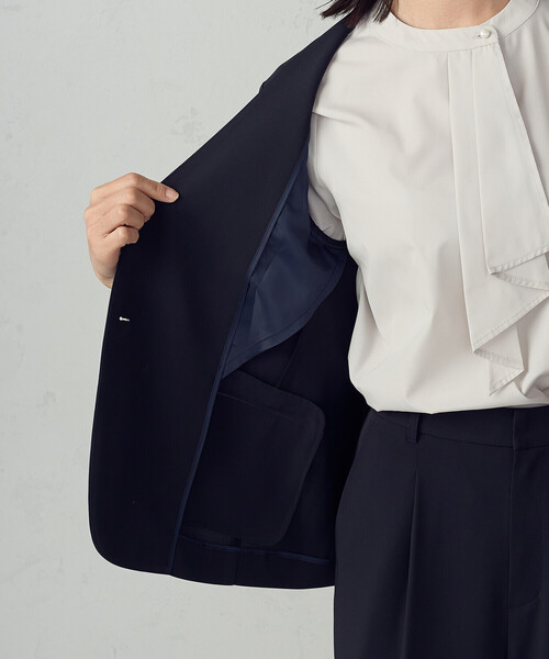 COMME CA ISM(コムサイズム)の「【セットアップ対応】ポリエステルツイル ノーカラージャケット(ノーカラージャケット・レディース・グレー/ネイビー・X-SMALL/SMALL/MEDIUM/LARGE/X-LARGE)」の6枚目の写真