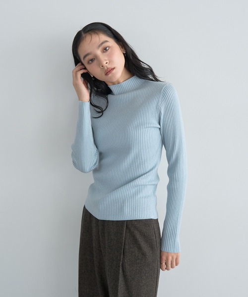 YECCA VECCA(イェッカヴェッカ)の「ラメ混ハイネックリブニット(ニット/セーター・レディース・ベージュ/ブラック/サックスブルー/グレー・FREE)」の6枚目の写真