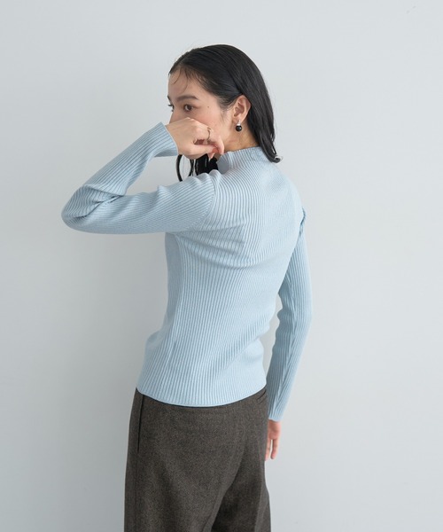 YECCA VECCA(イェッカヴェッカ)の「ラメ混ハイネックリブニット(ニット/セーター・レディース・ベージュ/ブラック/サックスブルー/グレー・FREE)」の8枚目の写真