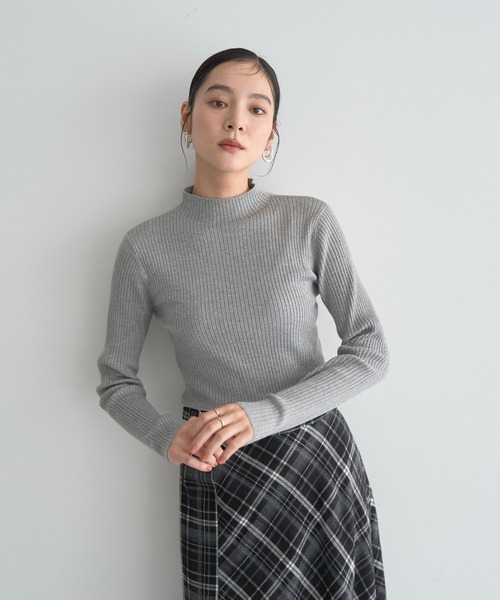 YECCA VECCA(イェッカヴェッカ)の「ラメ混ハイネックリブニット(ニット/セーター・レディース・ベージュ/ブラック/サックスブルー/グレー・FREE)」の22枚目の写真