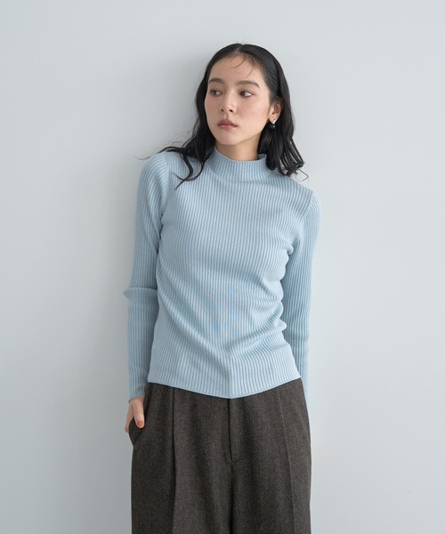 YECCA VECCA(イェッカヴェッカ)の「ラメ混ハイネックリブニット(ニット/セーター・レディース・ベージュ/ブラック/サックスブルー/グレー・FREE)」の5枚目の写真