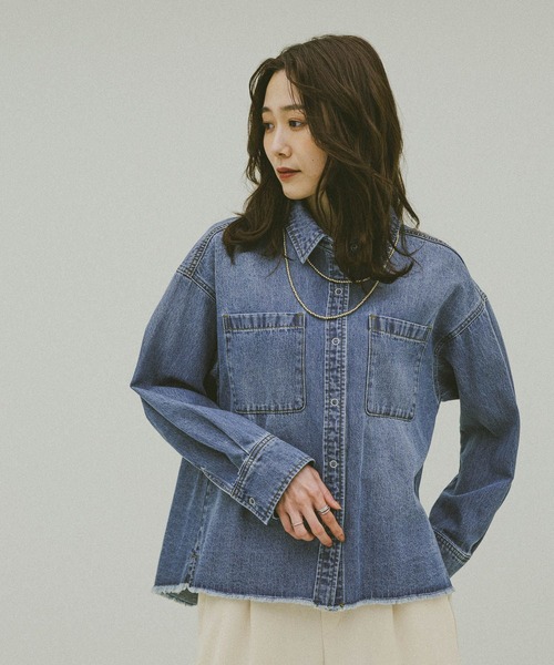 GLOBAL WORK(グローバルワーク)の「GOODデニムシャツ長袖/624968(シャツ/ブラウス・レディース・ブルー/ブルー系その他5・MEDIUM/LARGE)」の1枚目の写真