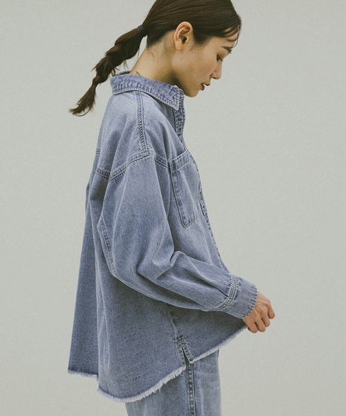 GLOBAL WORK(グローバルワーク)の「GOODデニムシャツ長袖/624968(シャツ/ブラウス・レディース・ブルー/ブルー系その他5・MEDIUM/LARGE)」の11枚目の写真