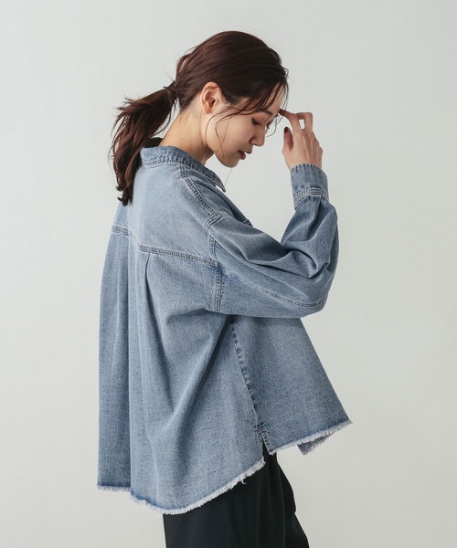 GLOBAL WORK（グローバルワーク）の「GOODデニムシャツ長袖/624968（シャツ/ブラウス・レディース・ブルー/ブルー系その他5・MEDIUM/LARGE）」の22枚目の写真