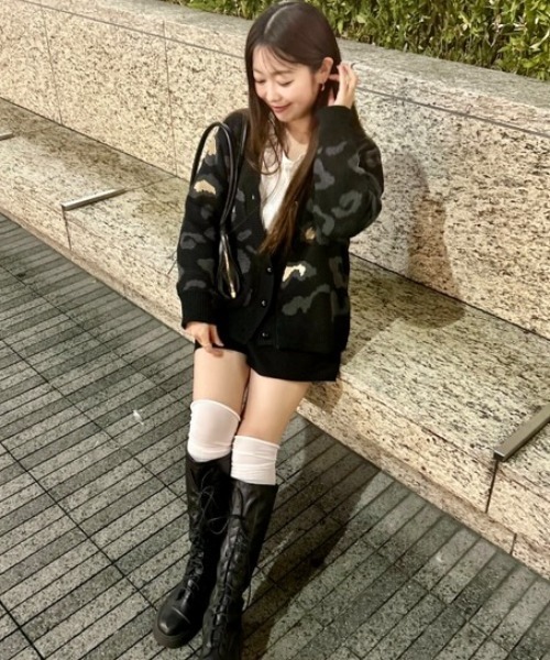 Belle Cie(ベルシー)の「ゆるっと肩落ちあったかレオパードカーデ(カーディガン/ボレロ・レディース・ブラック/ピンク・FREE)」の7枚目の写真