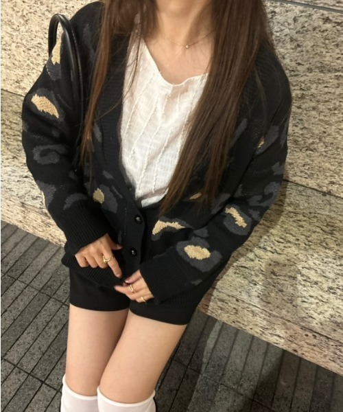 Belle Cie(ベルシー)の「ゆるっと肩落ちあったかレオパードカーデ(カーディガン/ボレロ・レディース・ブラック/ピンク・FREE)」の8枚目の写真