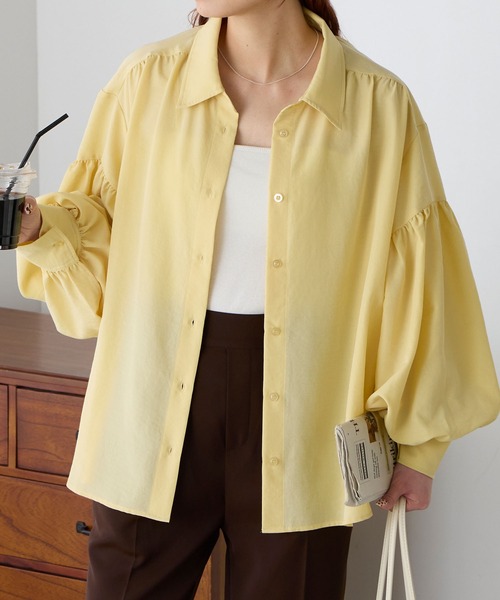 BONLECILL（ボンルシール）の「【UVカット率97%】ライトシアーギャザーボリュームスリーブ 涼しげ オーバーシャツ【纏うUVケア - ソルヴェール】（シャツ/ブラウス・レディース・ブラウン/ピンク/ネイビー系1/ベージュ/ブルー系1/ブラック/ライトブルー/オフホワイト/チャコールグレー/ライトイエロー・FREE）」の9枚目の写真