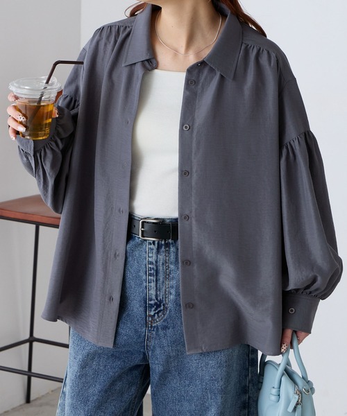 BONLECILL（ボンルシール）の「【UVカット率97%】ライトシアーギャザーボリュームスリーブ 涼しげ オーバーシャツ【纏うUVケア - ソルヴェール】（シャツ/ブラウス・レディース・ブラウン/ピンク/ネイビー系1/ベージュ/ブルー系1/ブラック/ライトブルー/オフホワイト/チャコールグレー/ライトイエロー・FREE）」の3枚目の写真