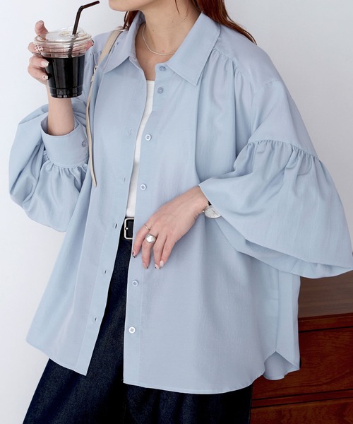 BONLECILL（ボンルシール）の「【UVカット率97%】ライトシアーギャザーボリュームスリーブ 涼しげ オーバーシャツ【纏うUVケア - ソルヴェール】（シャツ/ブラウス・レディース・ブラウン/ピンク/ネイビー系1/ベージュ/ブルー系1/ブラック/ライトブルー/オフホワイト/チャコールグレー/ライトイエロー・FREE）」の6枚目の写真