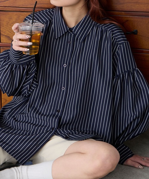 BONLECILL（ボンルシール）の「【UVカット率97%】ライトシアーギャザーボリュームスリーブ 涼しげ オーバーシャツ【纏うUVケア - ソルヴェール】（シャツ/ブラウス・レディース・ブラウン/ピンク/ネイビー系1/ベージュ/ブルー系1/ブラック/ライトブルー/オフホワイト/チャコールグレー/ライトイエロー・FREE）」の11枚目の写真