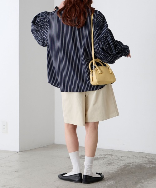 BONLECILL（ボンルシール）の「【UVカット率97%】ライトシアーギャザーボリュームスリーブ 涼しげ オーバーシャツ【纏うUVケア - ソルヴェール】（シャツ/ブラウス・レディース・ブラウン/ピンク/ネイビー系1/ベージュ/ブルー系1/ブラック/ライトブルー/オフホワイト/チャコールグレー/ライトイエロー・FREE）」の15枚目の写真