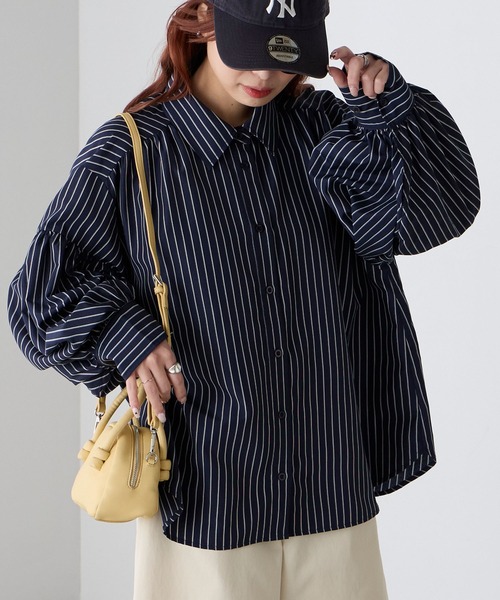 BONLECILL（ボンルシール）の「【UVカット率97%】ライトシアーギャザーボリュームスリーブ 涼しげ オーバーシャツ【纏うUVケア - ソルヴェール】（シャツ/ブラウス・レディース・ブラウン/ピンク/ネイビー系1/ベージュ/ブルー系1/ブラック/ライトブルー/オフホワイト/チャコールグレー/ライトイエロー・FREE）」の16枚目の写真