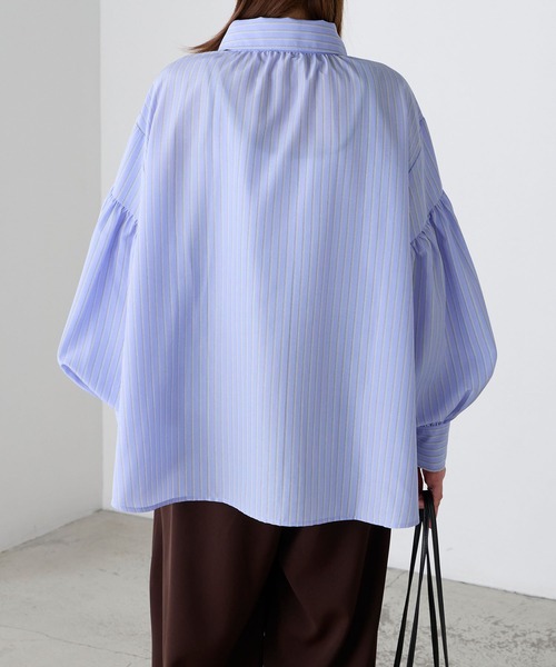 BONLECILL（ボンルシール）の「【UVカット率97%】ライトシアーギャザーボリュームスリーブ 涼しげ オーバーシャツ【纏うUVケア - ソルヴェール】（シャツ/ブラウス・レディース・ブラウン/ピンク/ネイビー系1/ベージュ/ブルー系1/ブラック/ライトブルー/オフホワイト/チャコールグレー/ライトイエロー・FREE）」の20枚目の写真