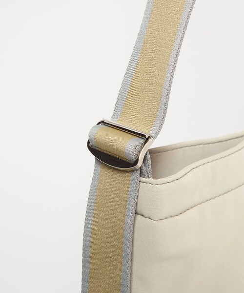 BEAUTY&YOUTH UNITED ARROWS（ビューティーアンドユースユナイテッドアローズ）の「ラインテープ ショルダーバッグ（ショルダーバッグ・レディース・ベージュ/ブラック/ナチュラル・FREE）」の10枚目の写真