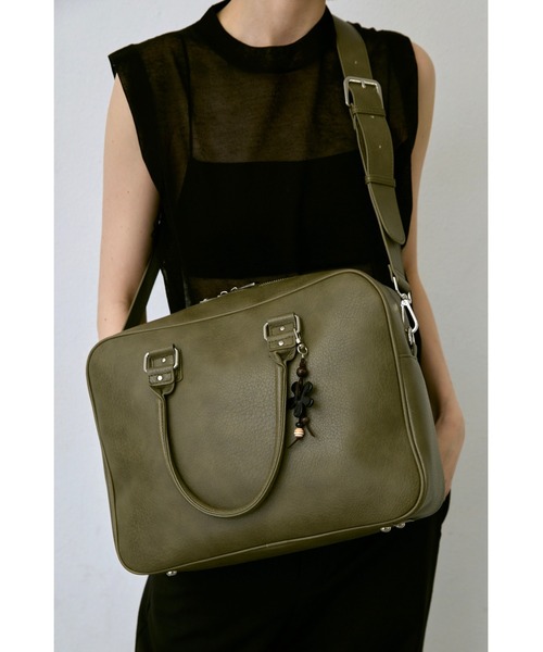 un/neu（アンノイ）の「BIGシボスクエアボストン /  A4、PC(14inch)収納可能 / 大容量バッグ（ボストンバッグ・レディース・カーキ/ブラック/ブルー/ブラウン・FREE）」の3枚目の写真