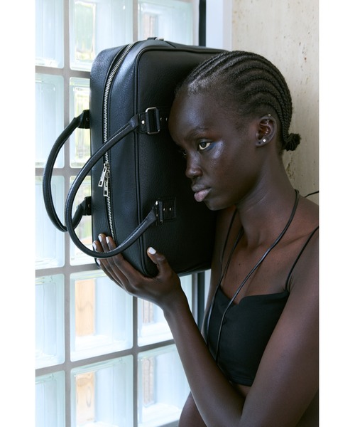 un/neu（アンノイ）の「BIGシボスクエアボストン /  A4、PC(14inch)収納可能 / 大容量バッグ（ボストンバッグ・レディース・カーキ/ブラック/ブルー/ブラウン・FREE）」の14枚目の写真