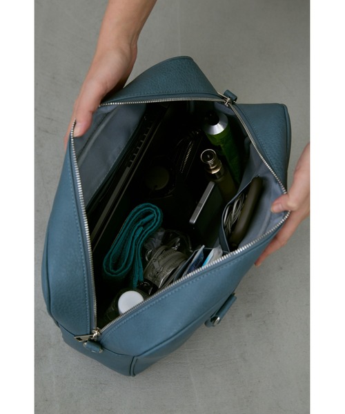 un/neu（アンノイ）の「BIGシボスクエアボストン /  A4、PC(14inch)収納可能 / 大容量バッグ（ボストンバッグ・レディース・カーキ/ブラック/ブルー/ブラウン・FREE）」の6枚目の写真