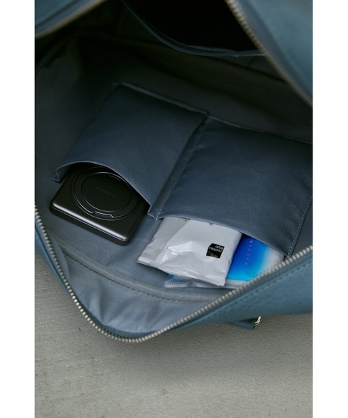 un/neu（アンノイ）の「BIGシボスクエアボストン /  A4、PC(14inch)収納可能 / 大容量バッグ（ボストンバッグ・レディース・カーキ/ブラック/ブルー/ブラウン・FREE）」の8枚目の写真