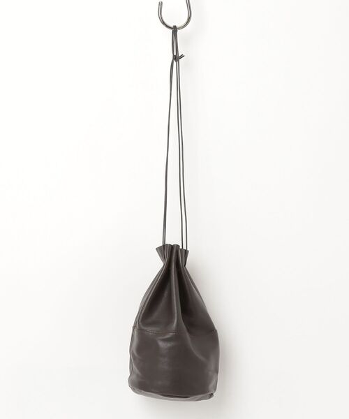 BICASH(ビカーシ)の「BICASH レザー巾着バッグ(B842)(ショルダーバッグ・メンズ・ブラック/ホワイト/ダークブラウン/シルバー・FREE)」の8枚目の写真